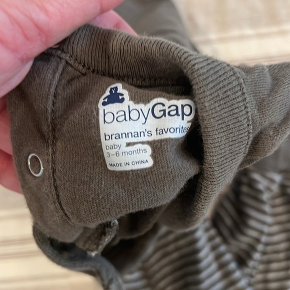 Gap size 3 to 6 month dog theme set - Picture 7 of 7